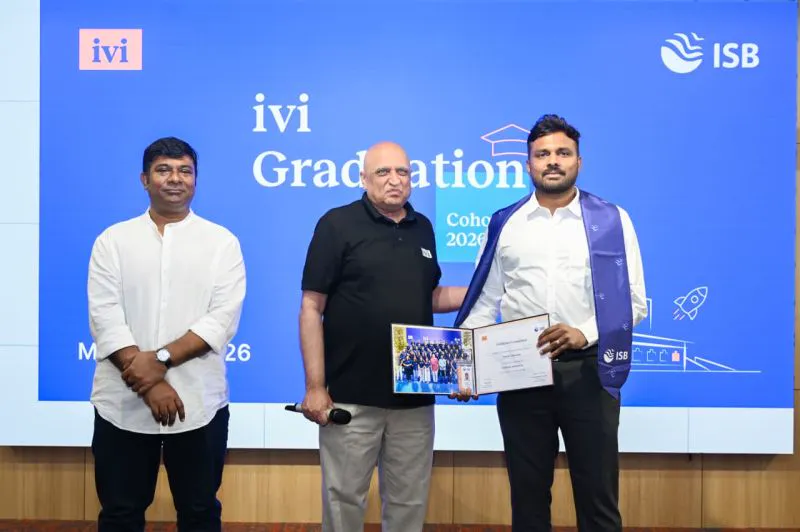 Suresh Velusamy receiving his certificate at the I-Venture graduation